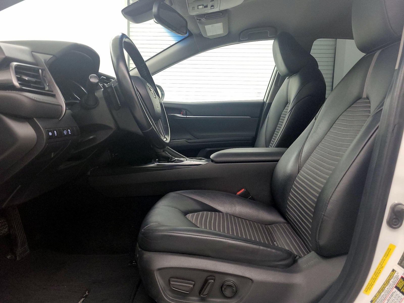 Power Seat(s) & Side Airbags