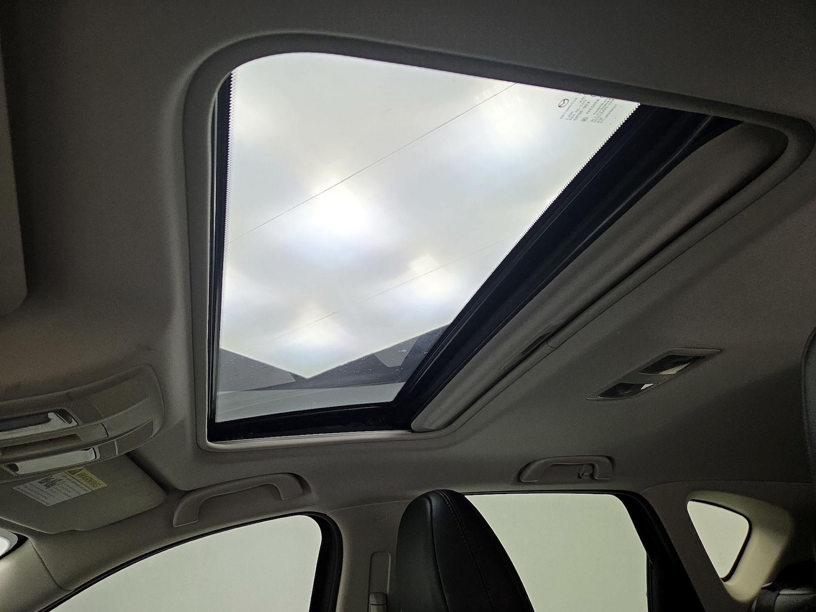 Sunroof(s) & Overhead Airbags