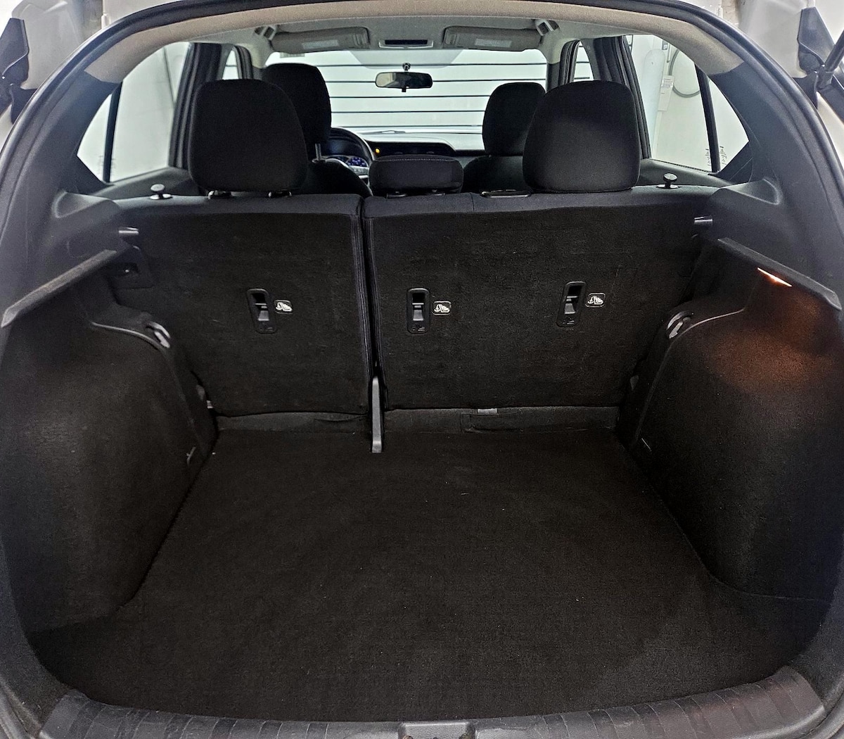 Trunk/Cargo (Seats Up)
