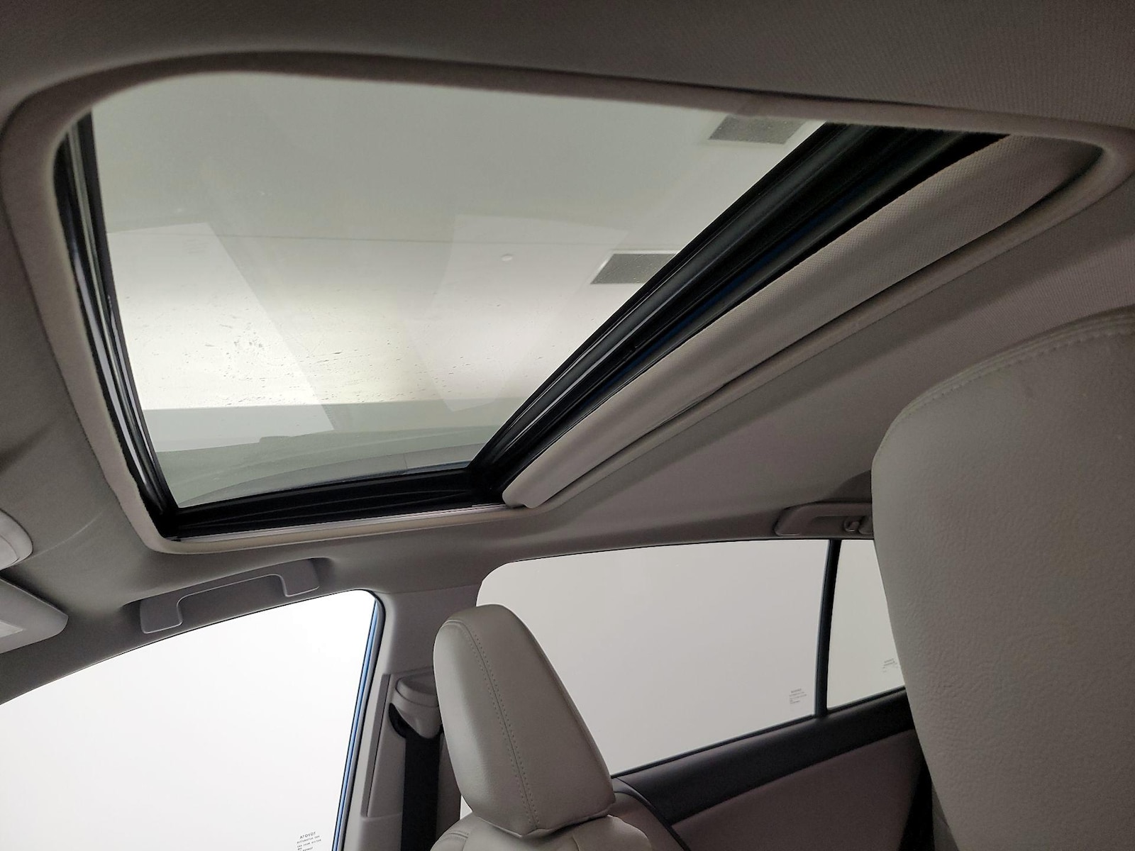 Sunroof(s) & Overhead Airbags