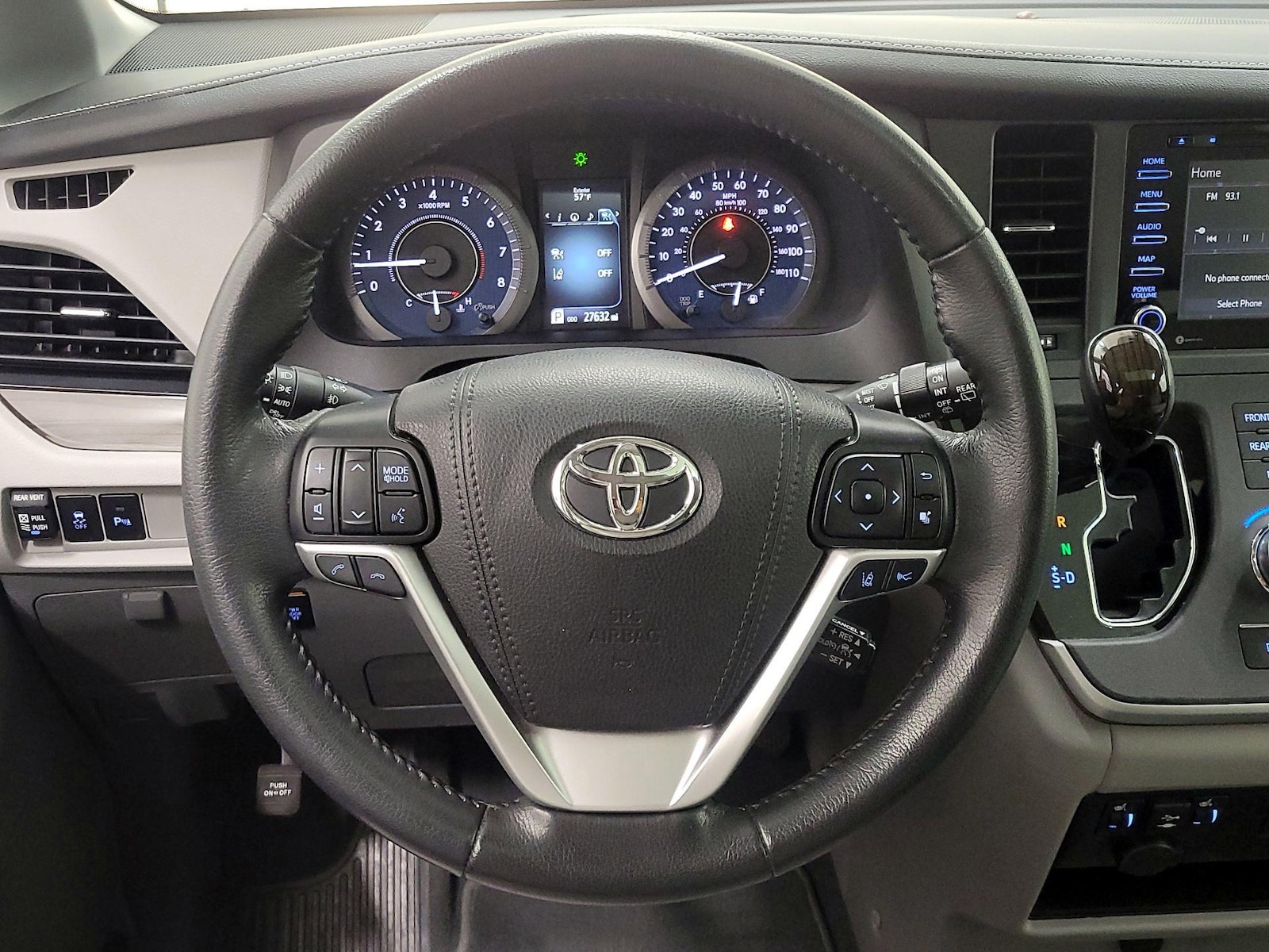 2020 Toyota Sienna XLE - Photo 11