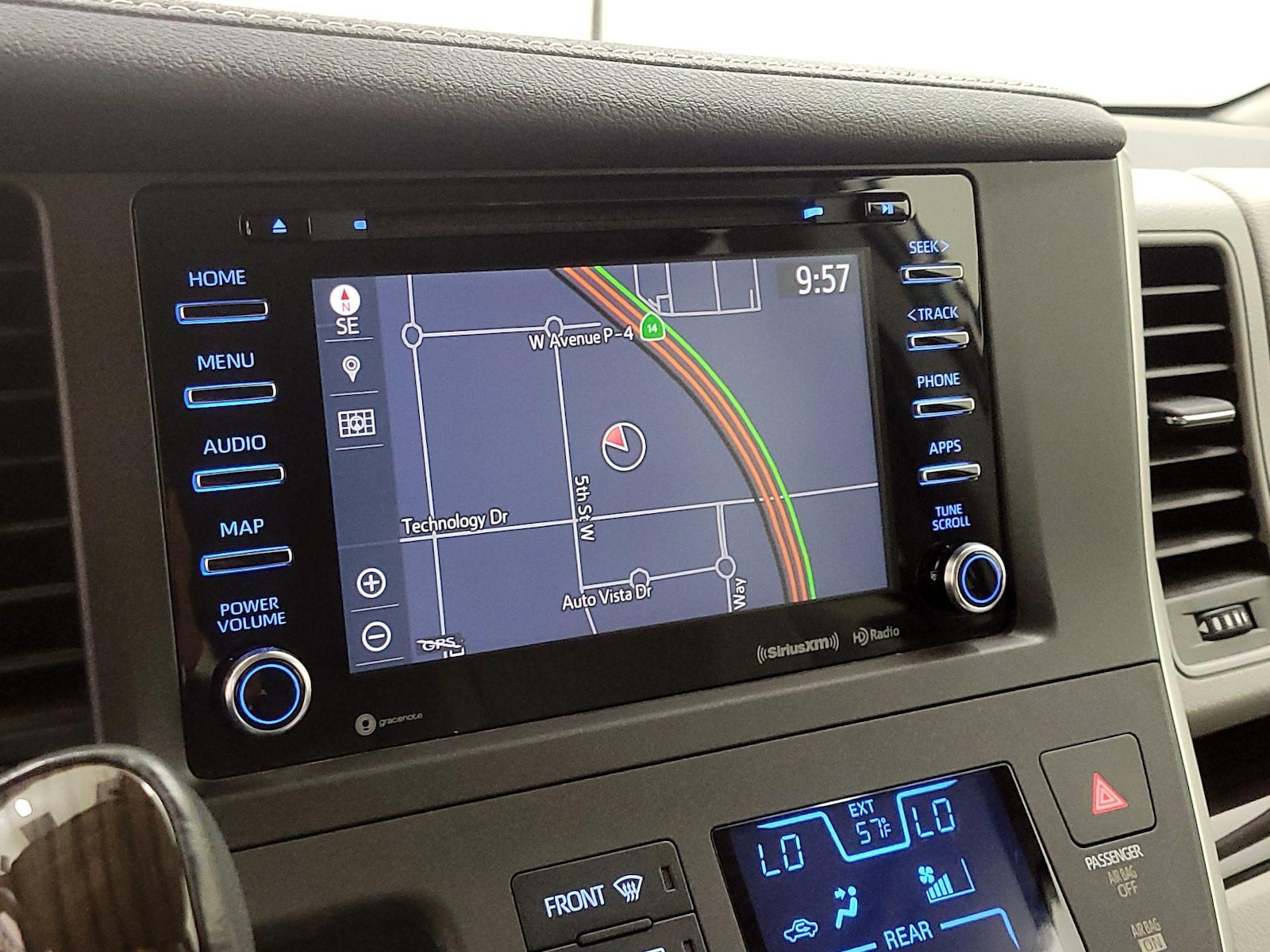 2020 Toyota Sienna XLE - Photo 15