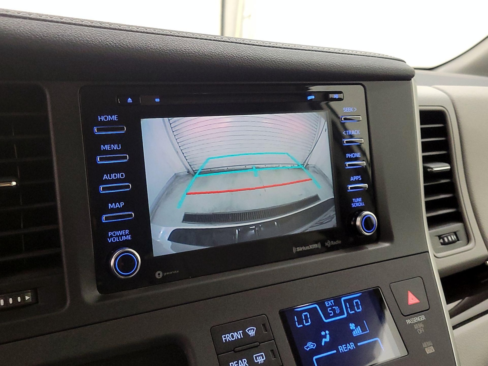 2020 Toyota Sienna XLE - Photo 16