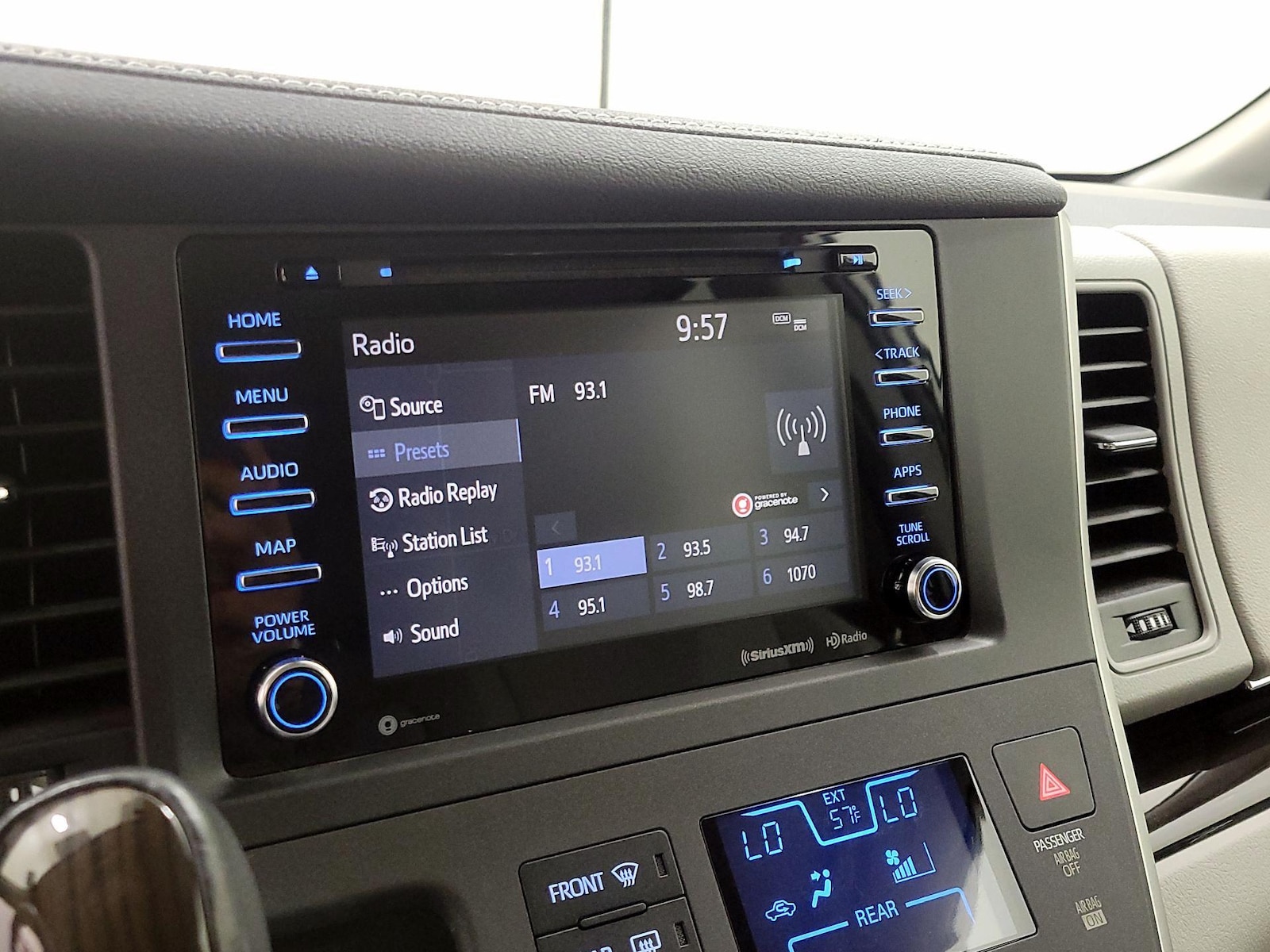 2020 Toyota Sienna XLE - Photo 17