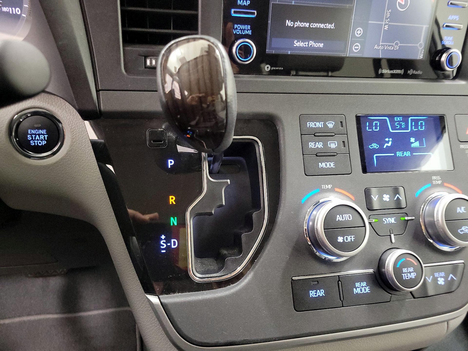 2020 Toyota Sienna XLE - Photo 19