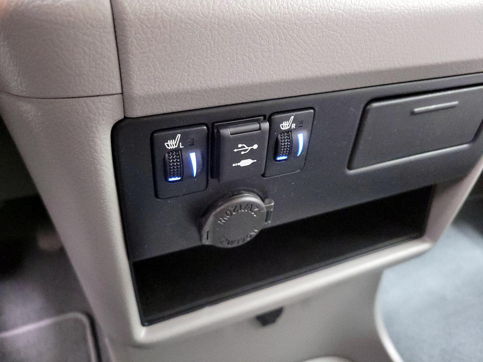 2020 Toyota Sienna XLE - Photo 20