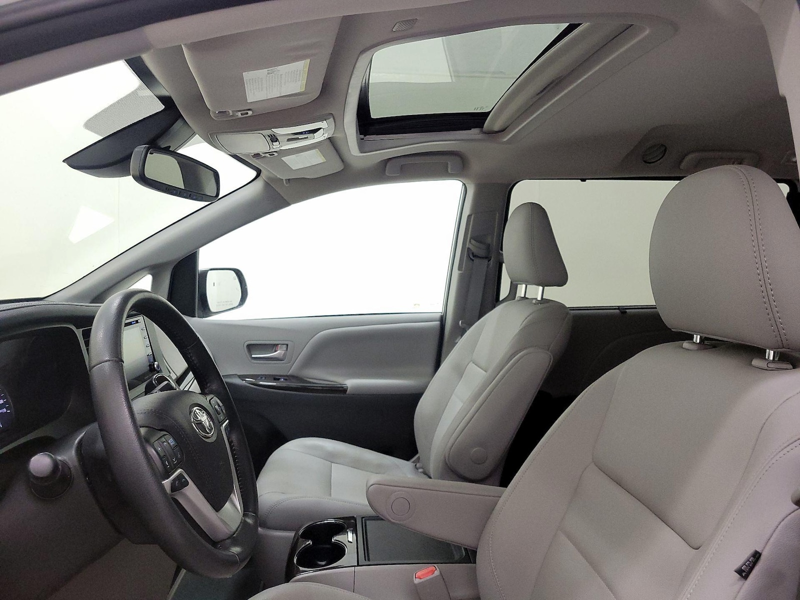 2020 Toyota Sienna XLE - Photo 21