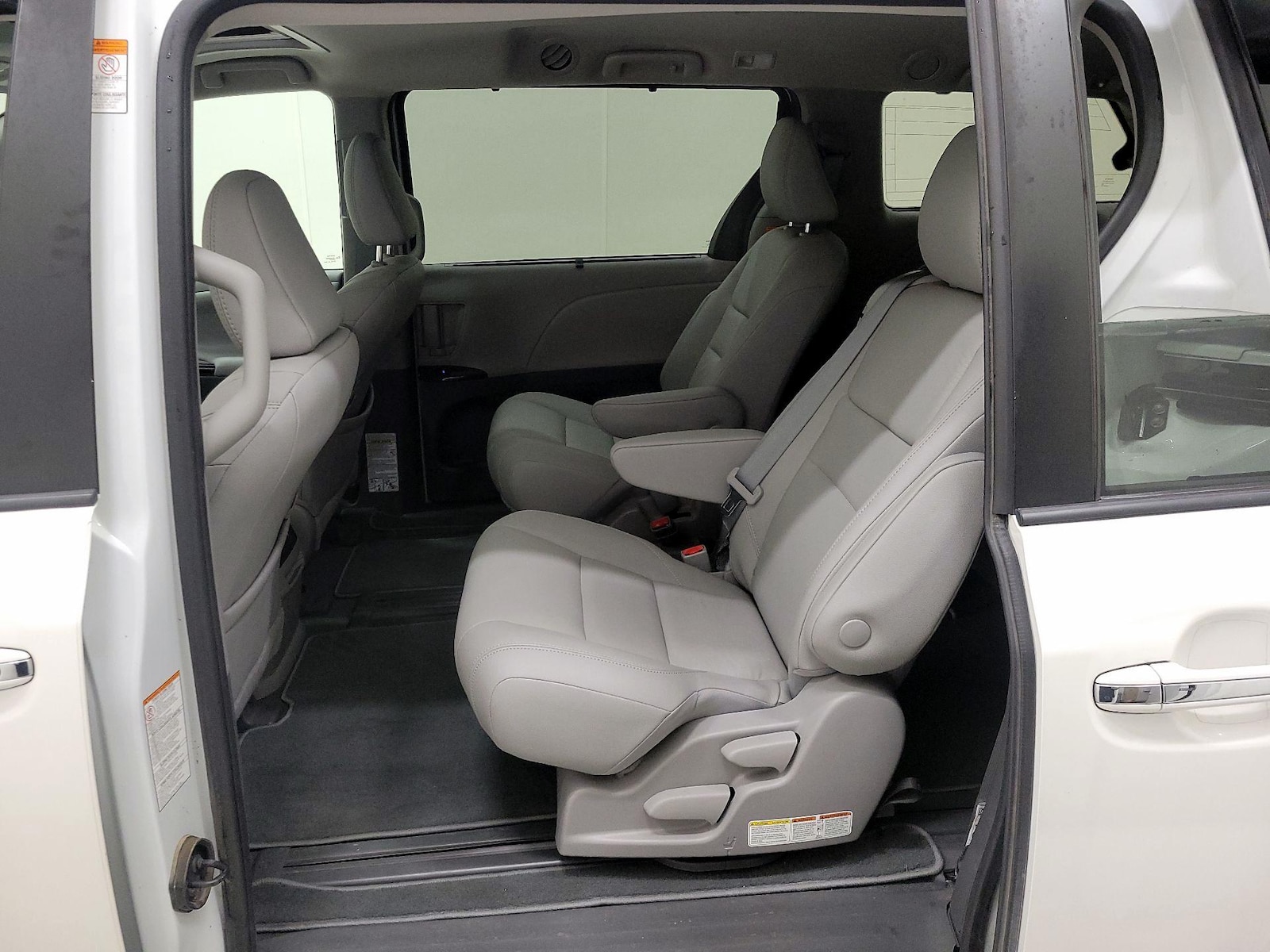 2020 Toyota Sienna XLE - Photo 22