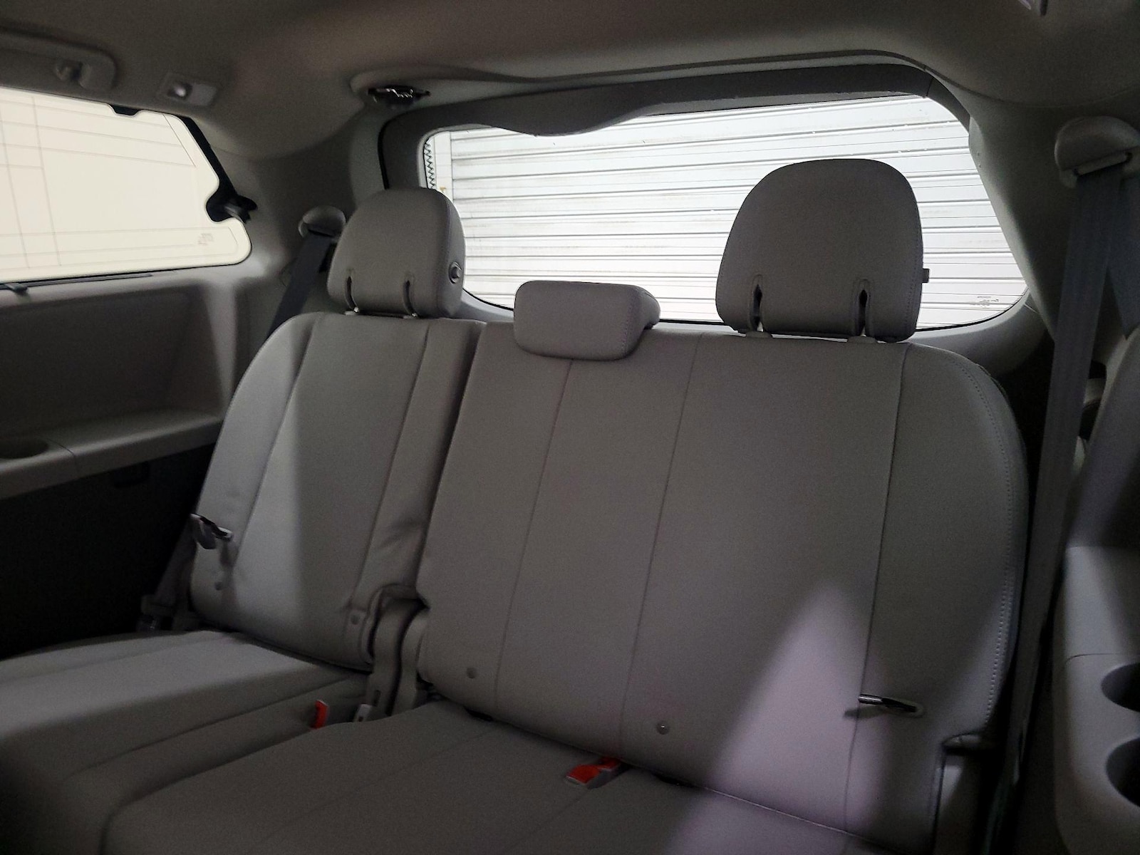 2020 Toyota Sienna XLE - Photo 23
