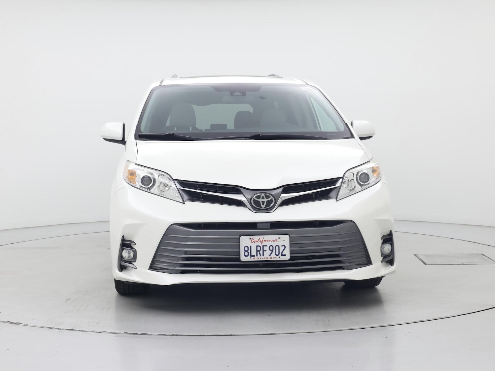 2020 Toyota Sienna XLE - Photo 6