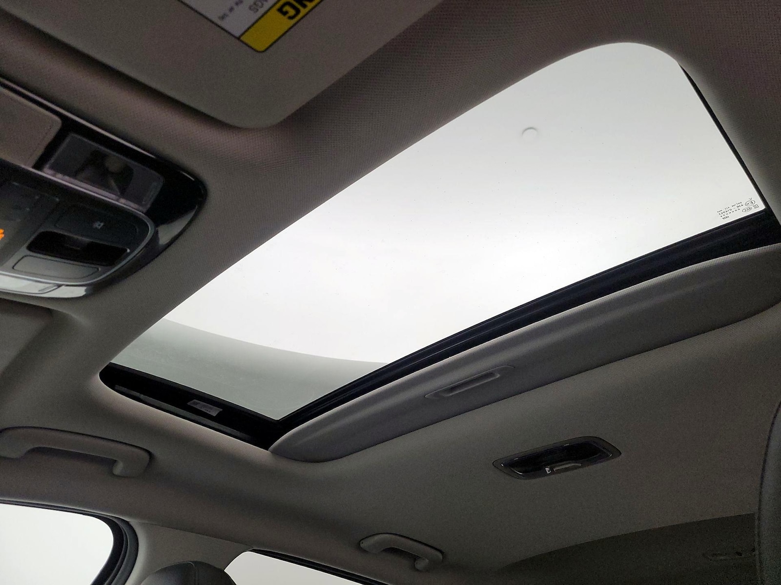 Sunroof(s) & Overhead Airbags