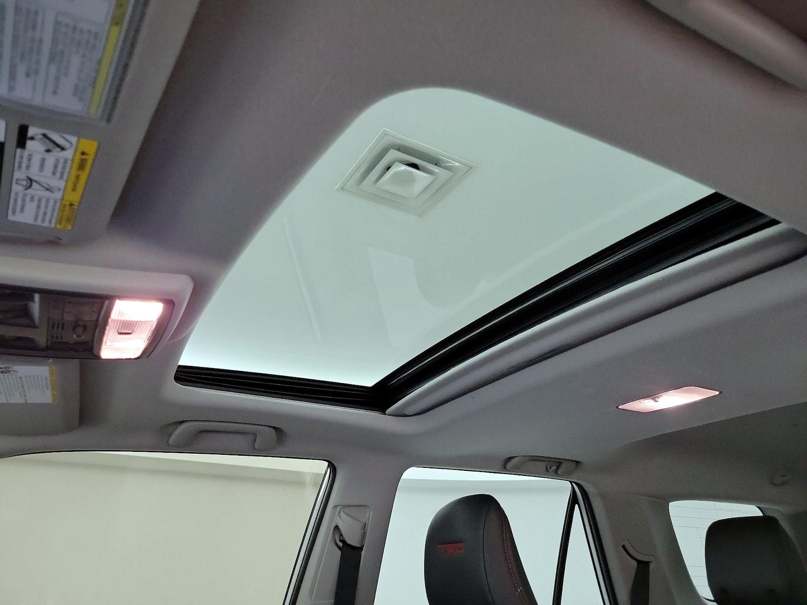 Sunroof(s) & Overhead Airbags