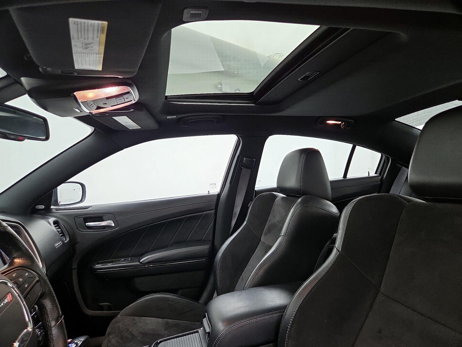 Sunroof(s) & Overhead Airbags
