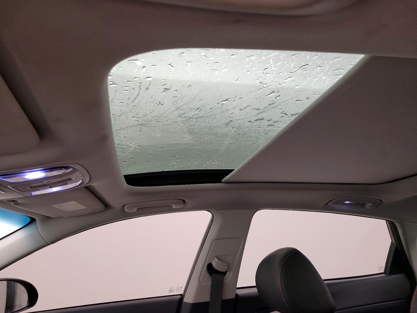 Sunroof(s) & Overhead Airbags