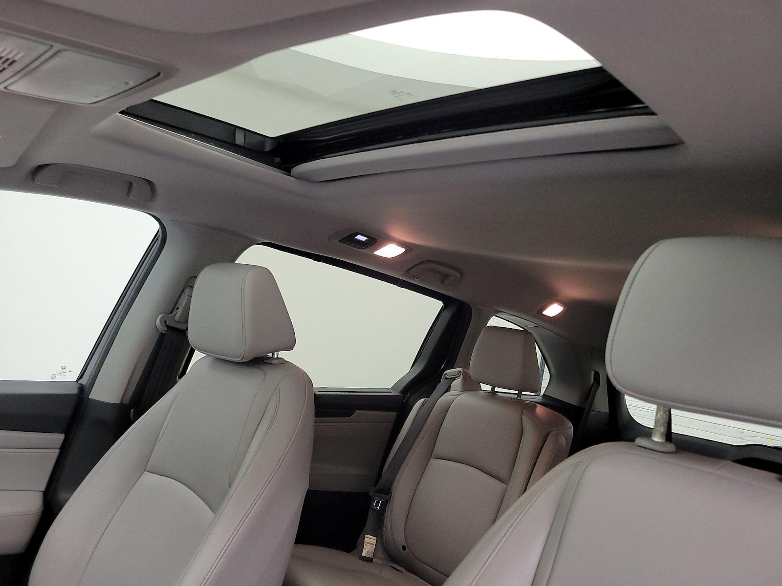Sunroof(s) & Overhead Airbags