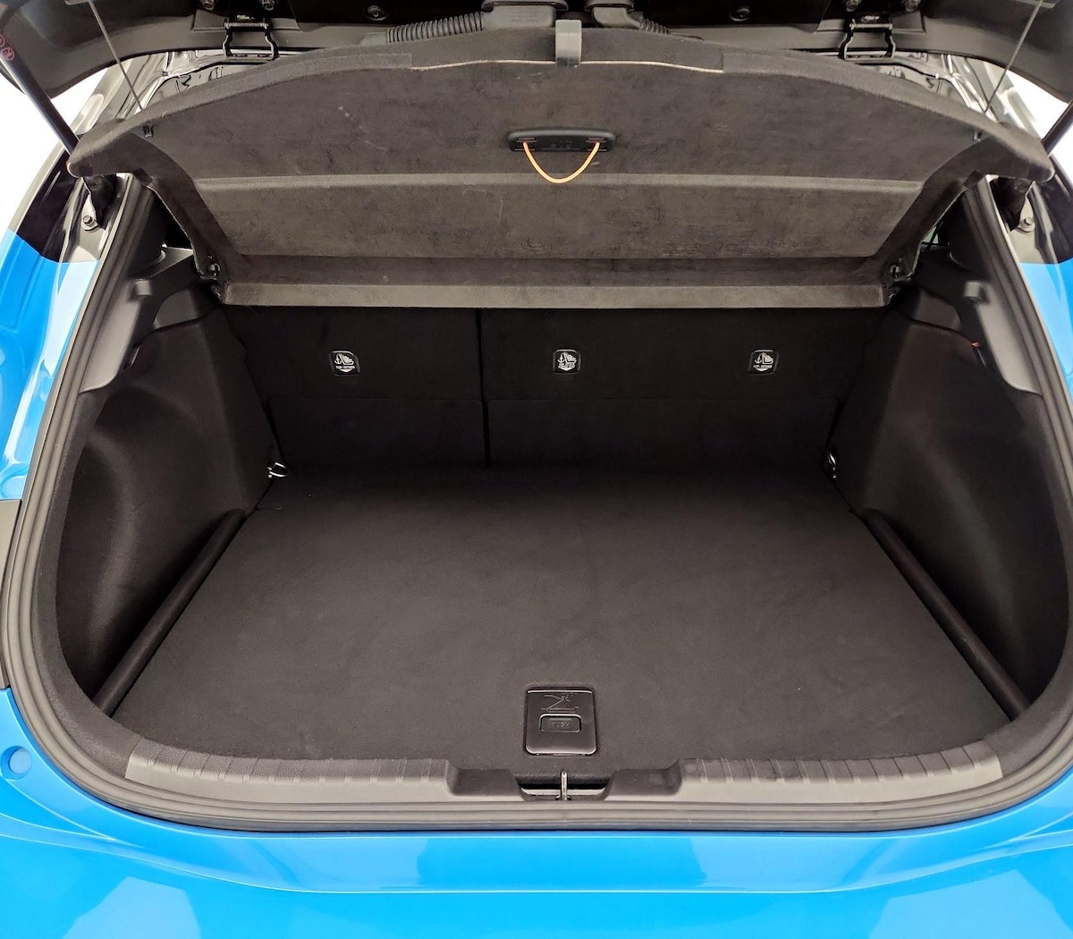 Trunk/Cargo (Seats Up)