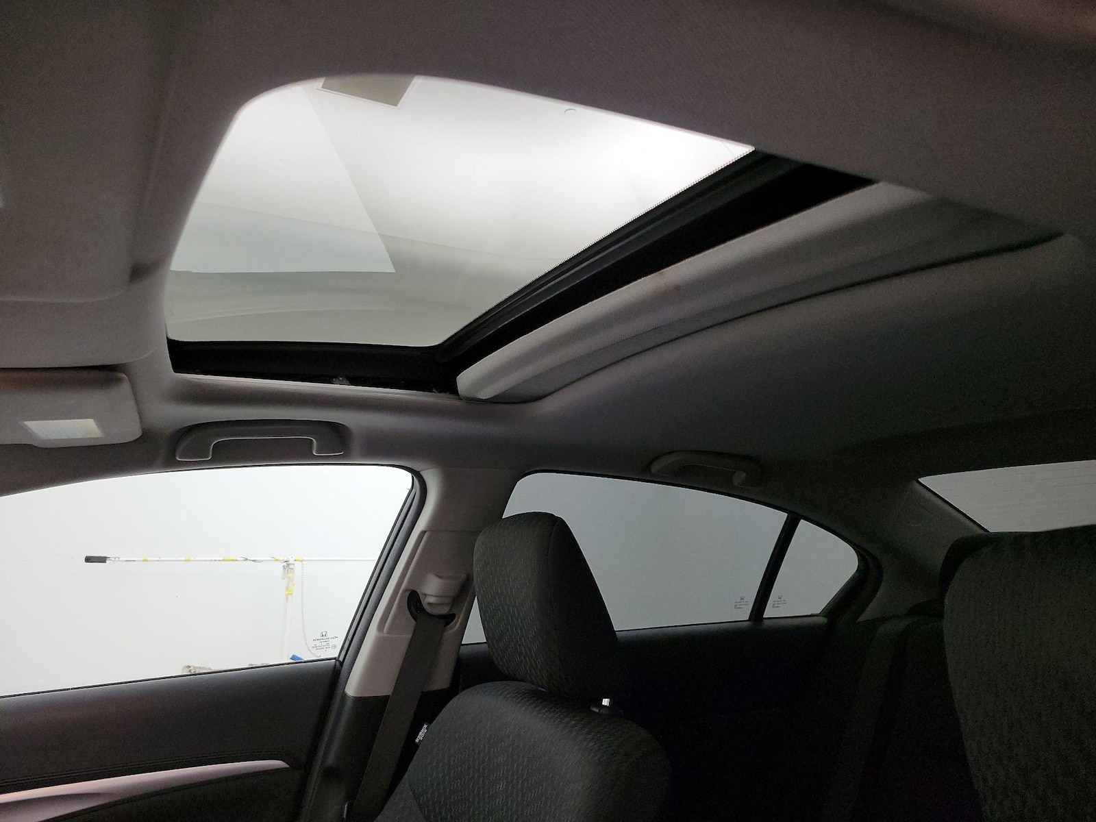 Sunroof(s) & Overhead Airbags