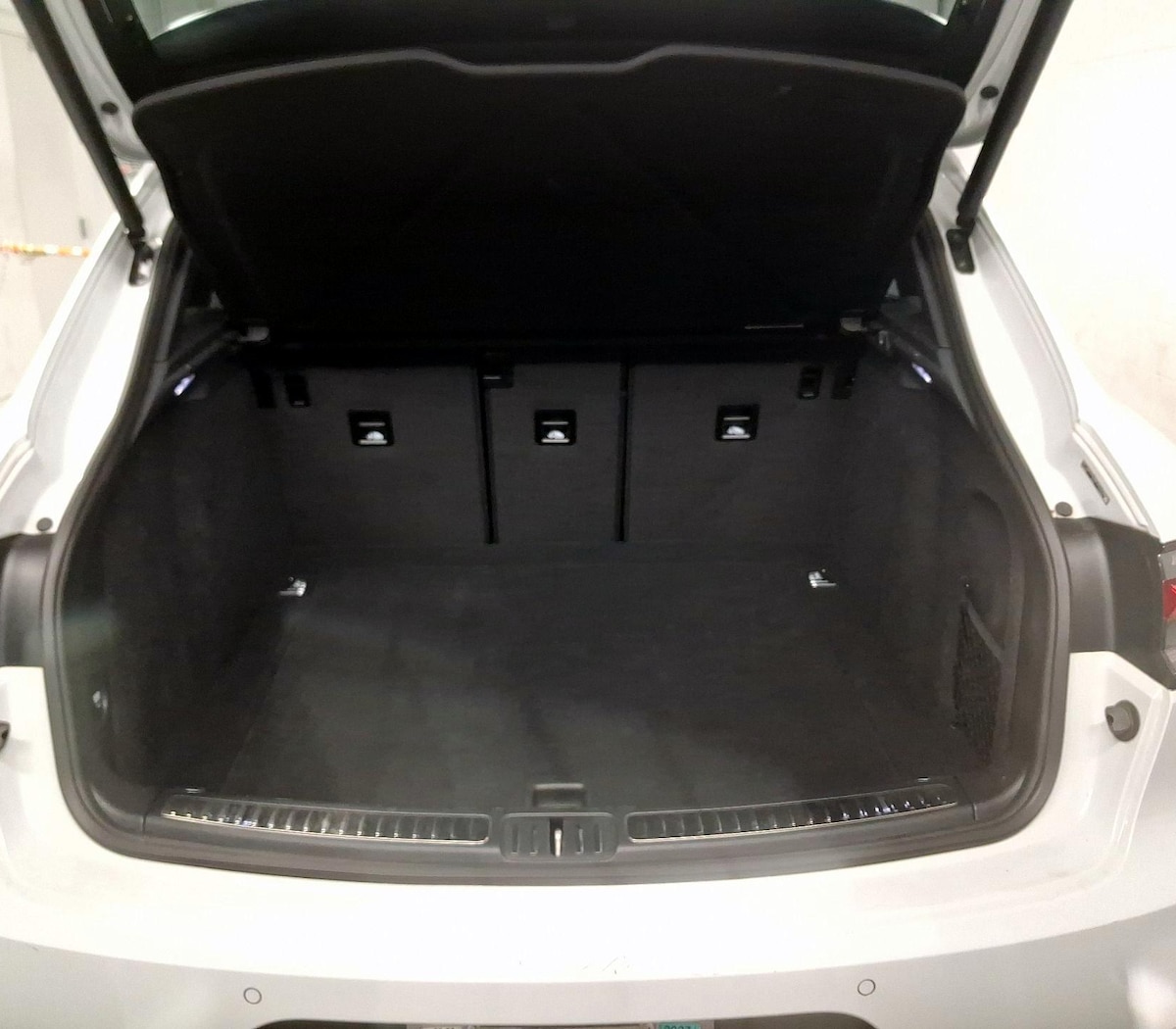 Trunk/Cargo (Seats Up)