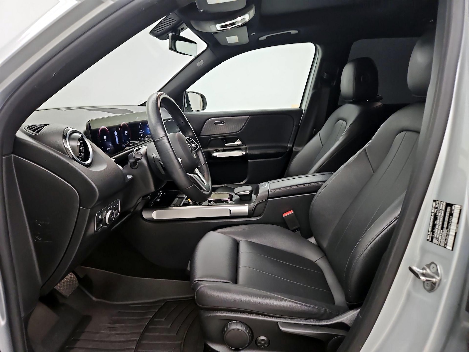 Side Airbags & Leatherette Seats