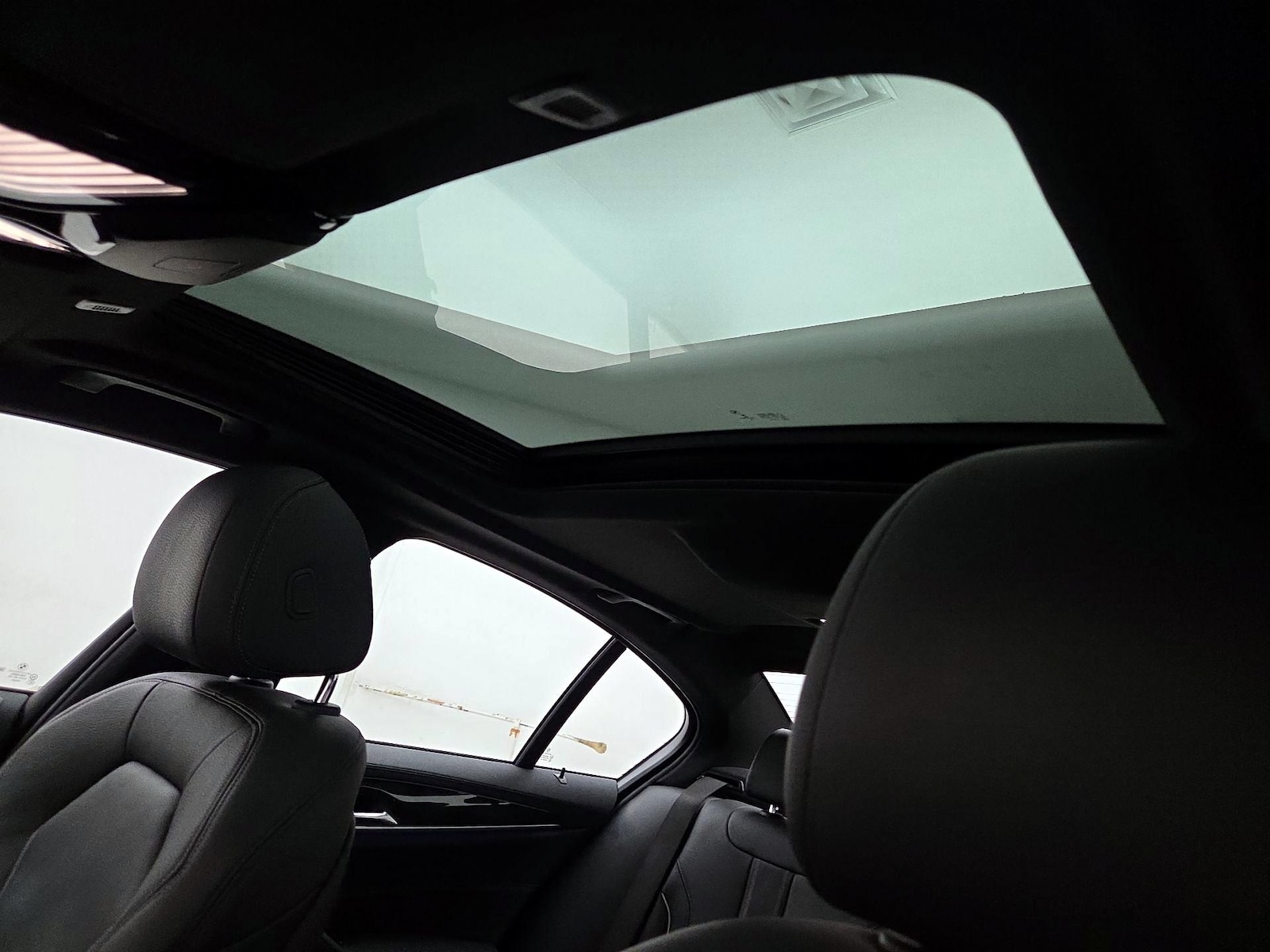 Sunroof(s) & Overhead Airbags