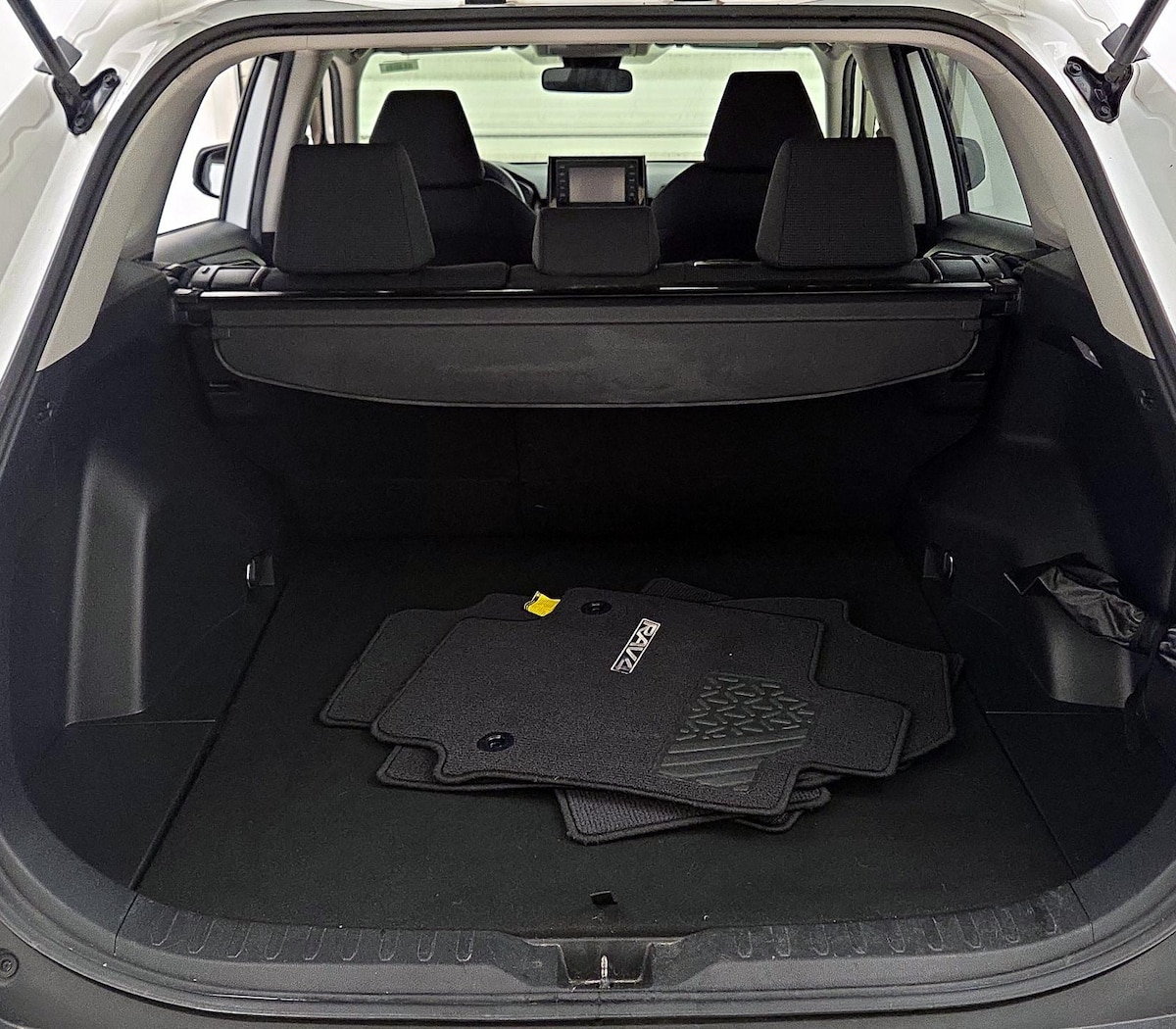 Trunk/Cargo (Seats Up)