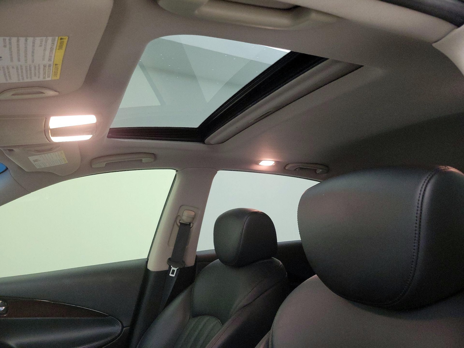 Sunroof(s) & Overhead Airbags