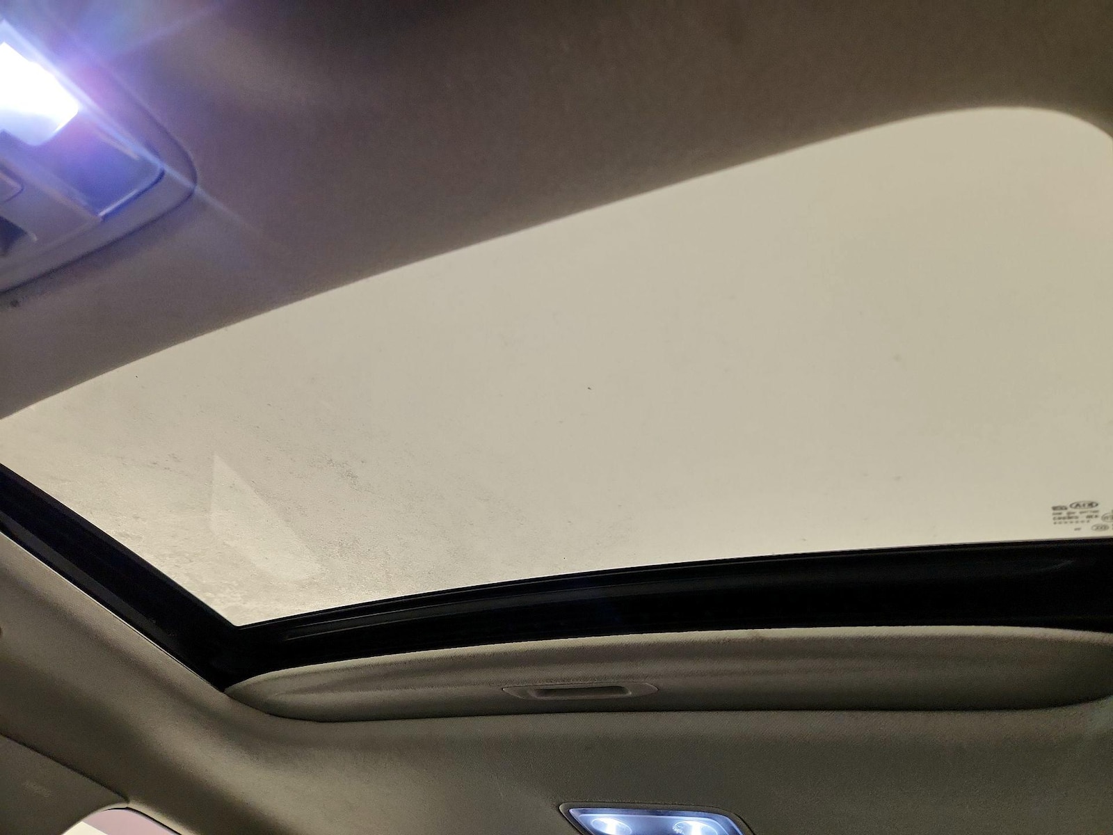Sunroof(s) & Overhead Airbags