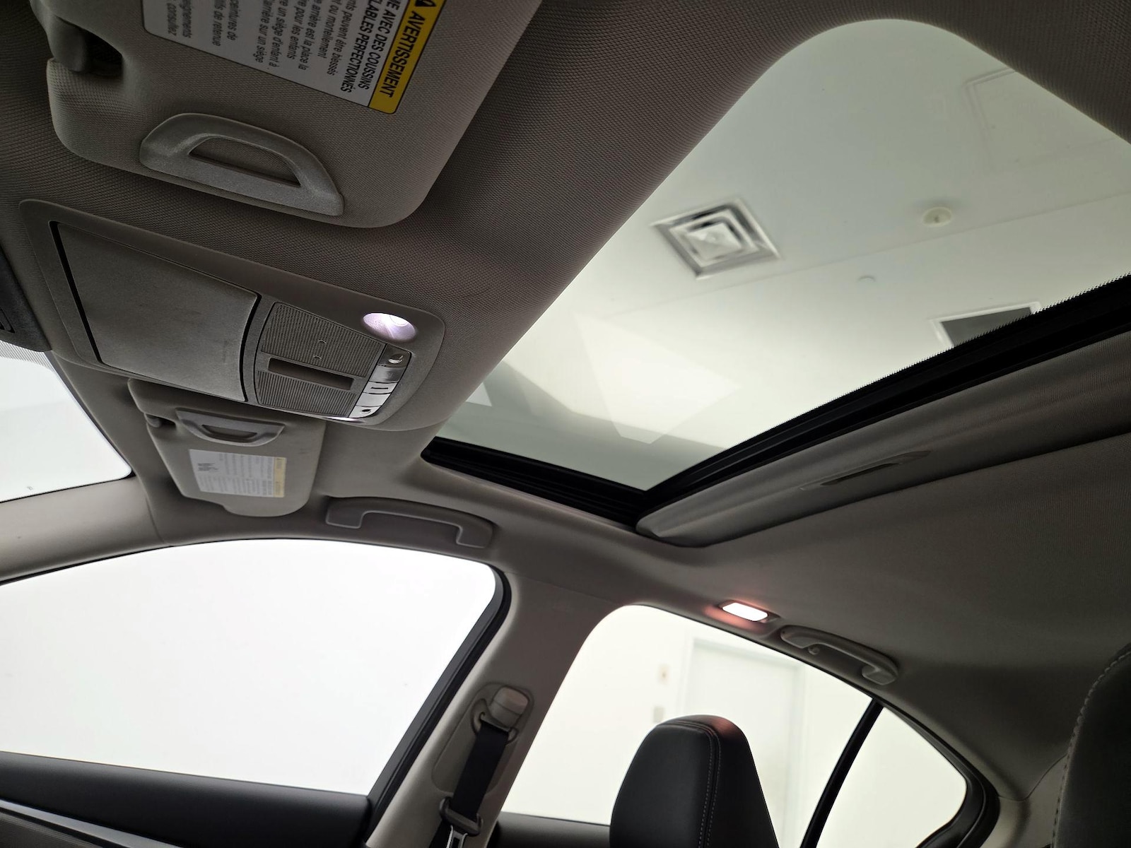 Sunroof(s) & Overhead Airbags