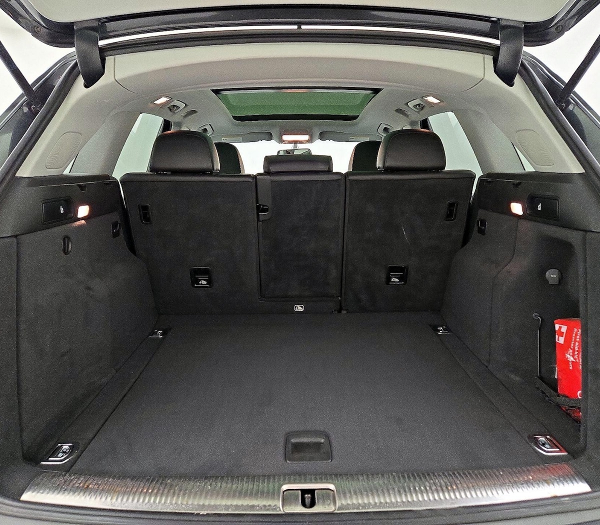 Trunk/Cargo (Seats Up)