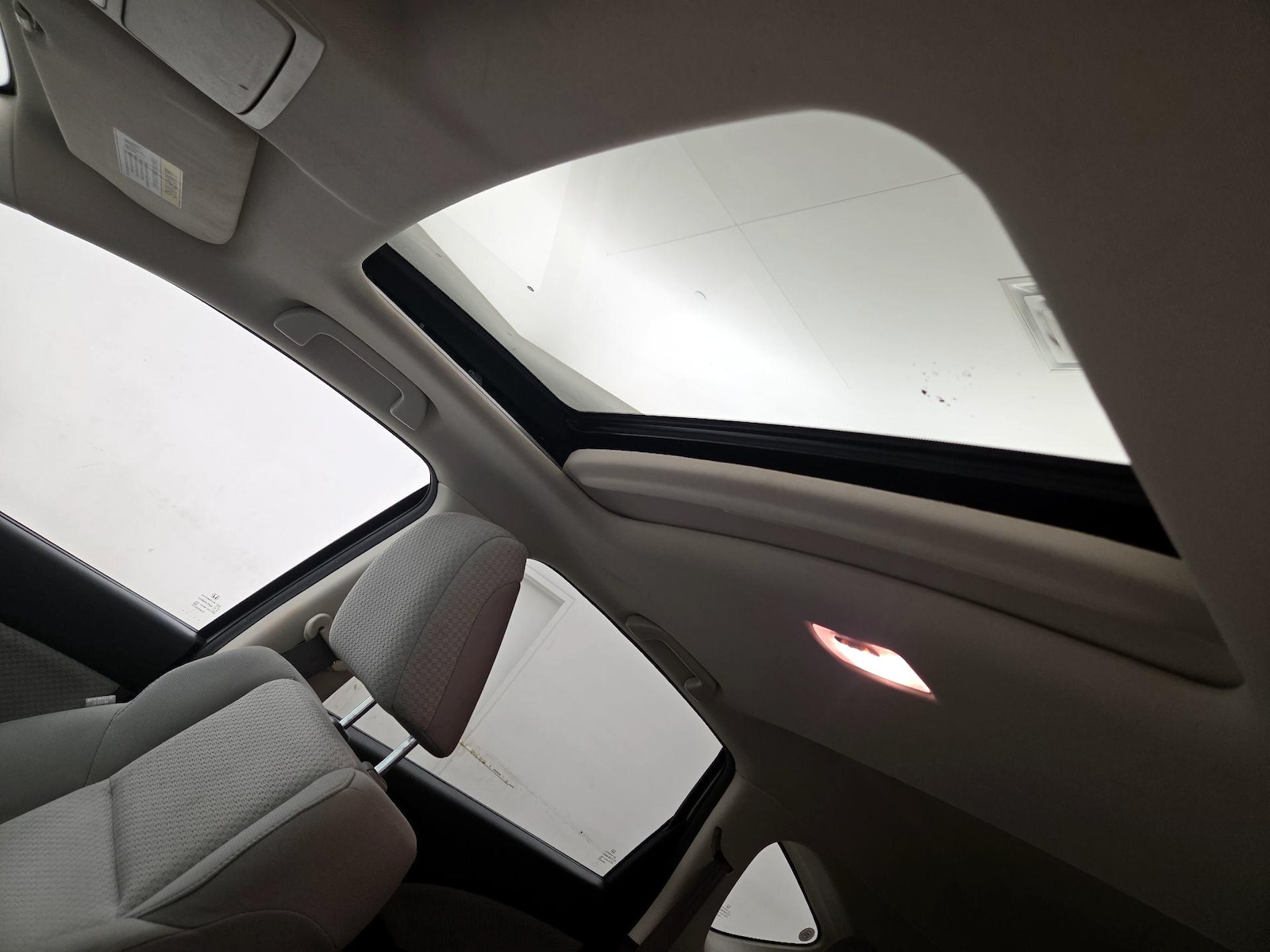 Sunroof(s) & Overhead Airbags