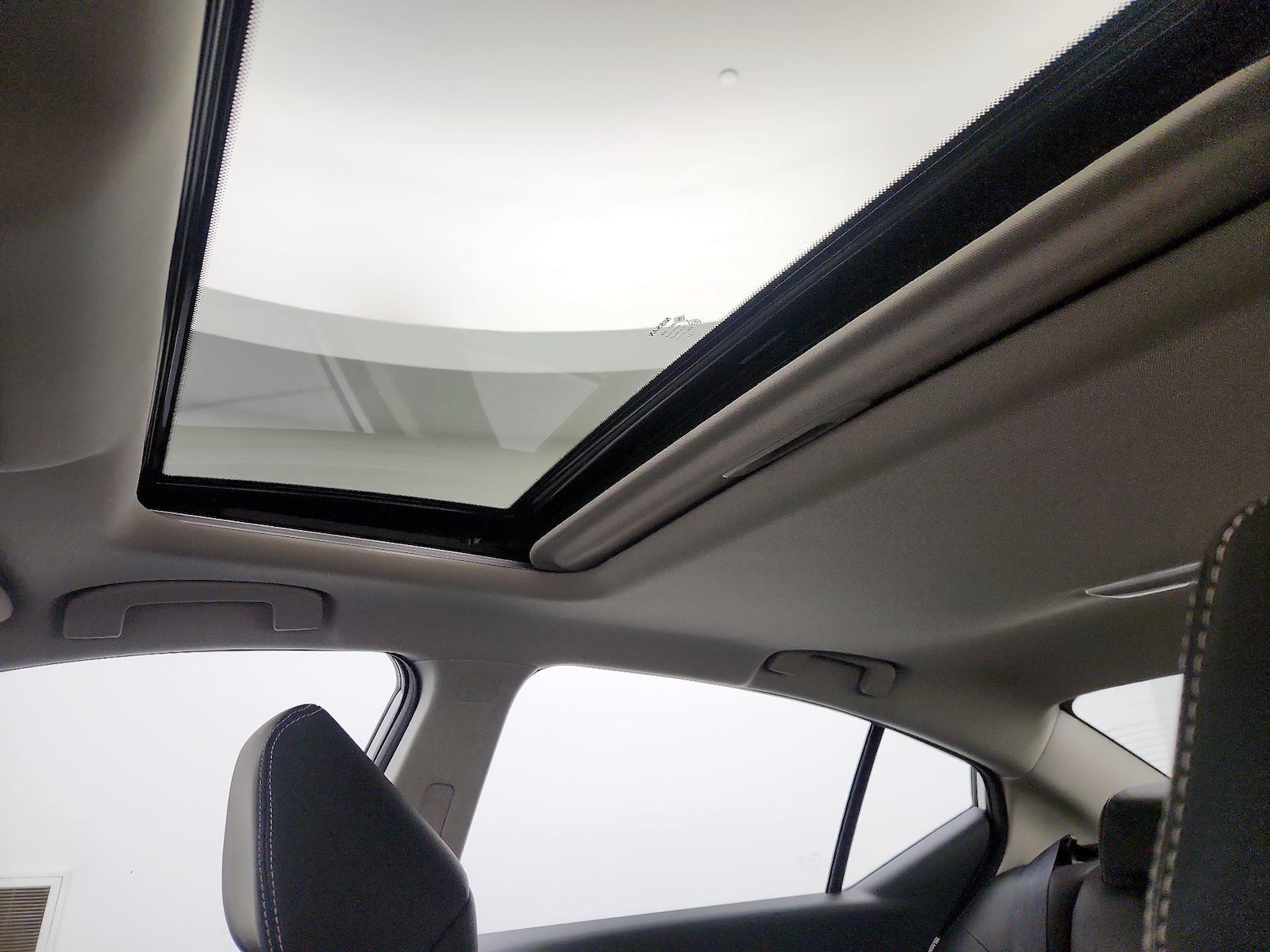 Sunroof(s) & Overhead Airbags
