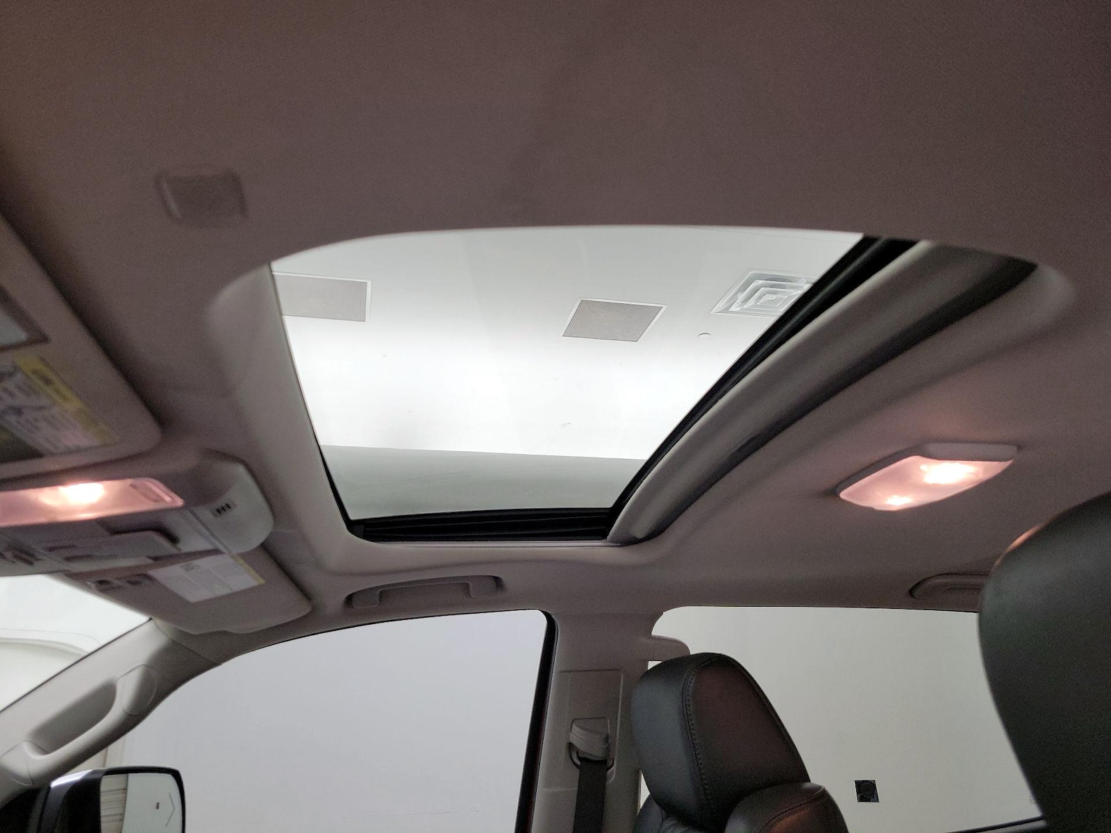 Sunroof(s) & Overhead Airbags