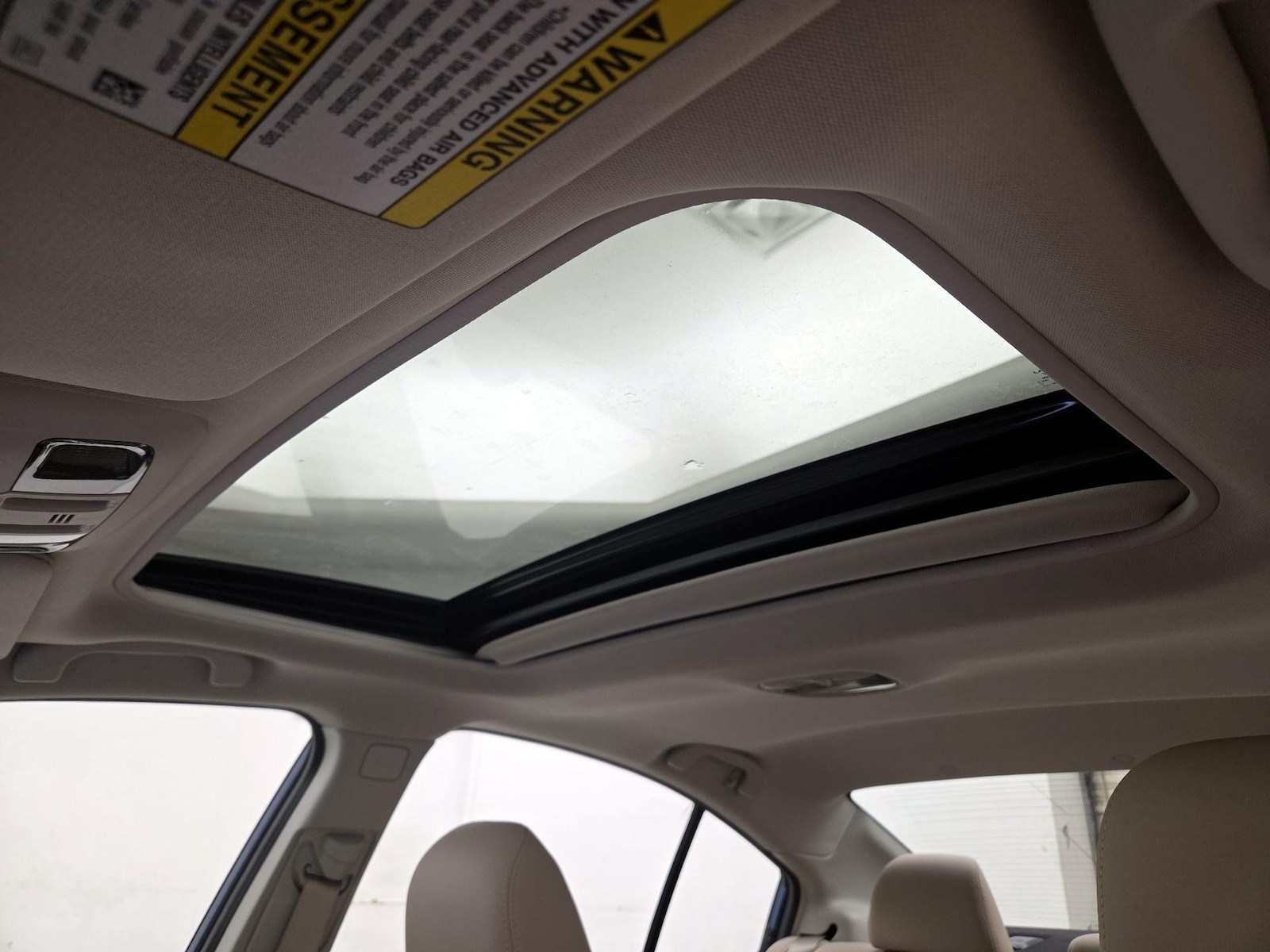 Sunroof(s) & Overhead Airbags