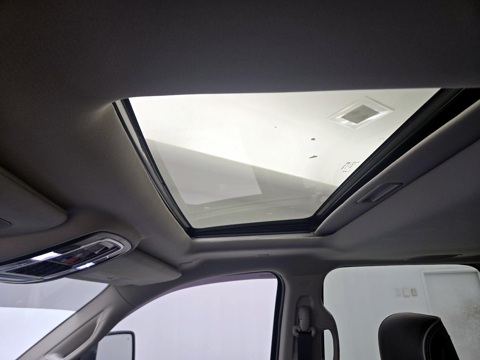 Sunroof(s) & Overhead Airbags