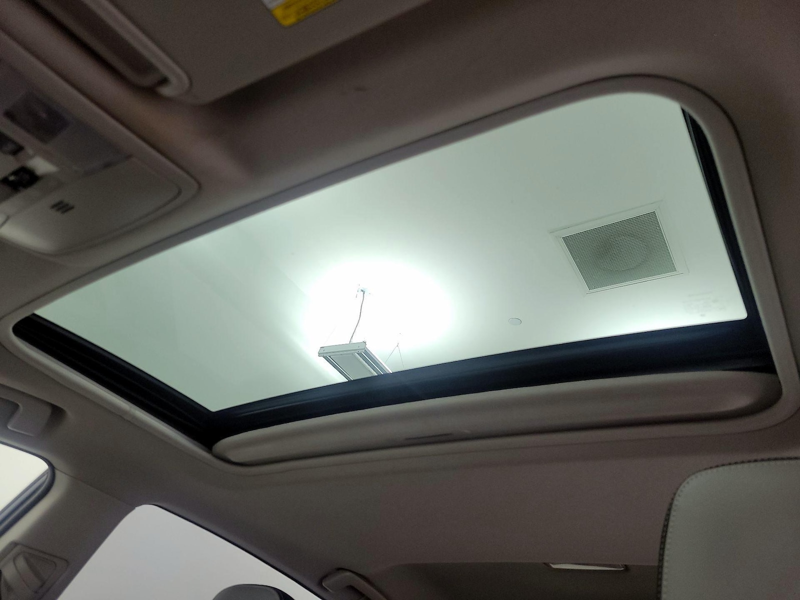 Sunroof(s) & Overhead Airbags