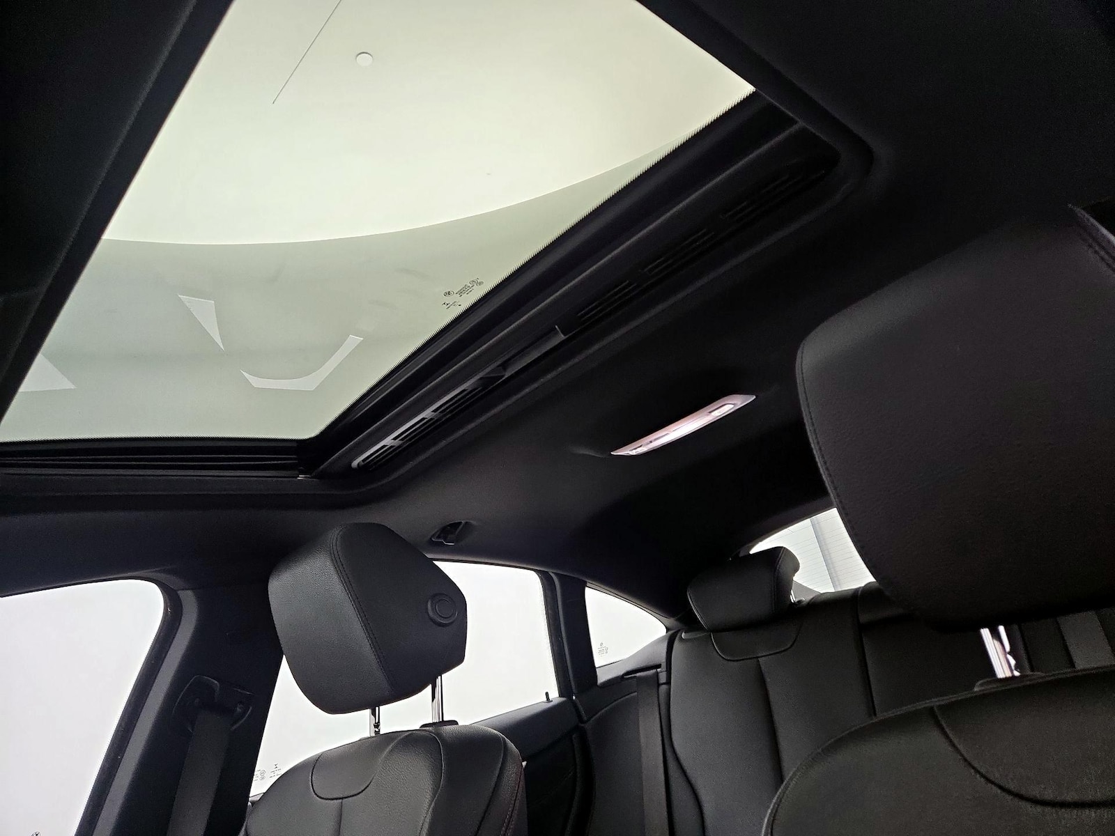 Sunroof(s) & Overhead Airbags