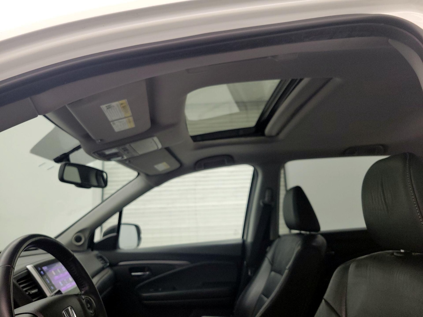 Sunroof(s) & Overhead Airbags