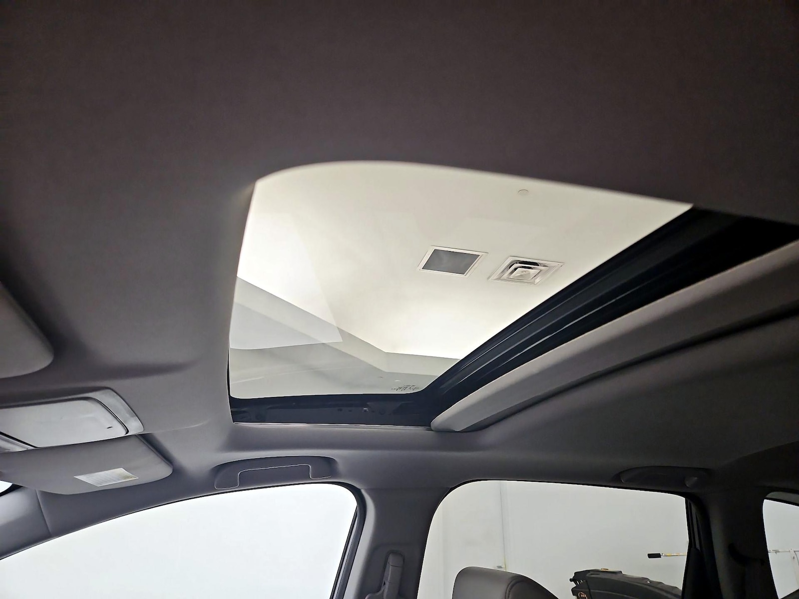 Sunroof(s) & Overhead Airbags
