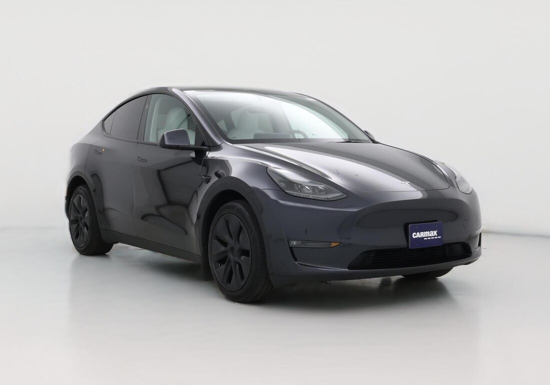 2025 Tesla Model Y Long Range All-Wheel Drive in Gray — CarMax photo
