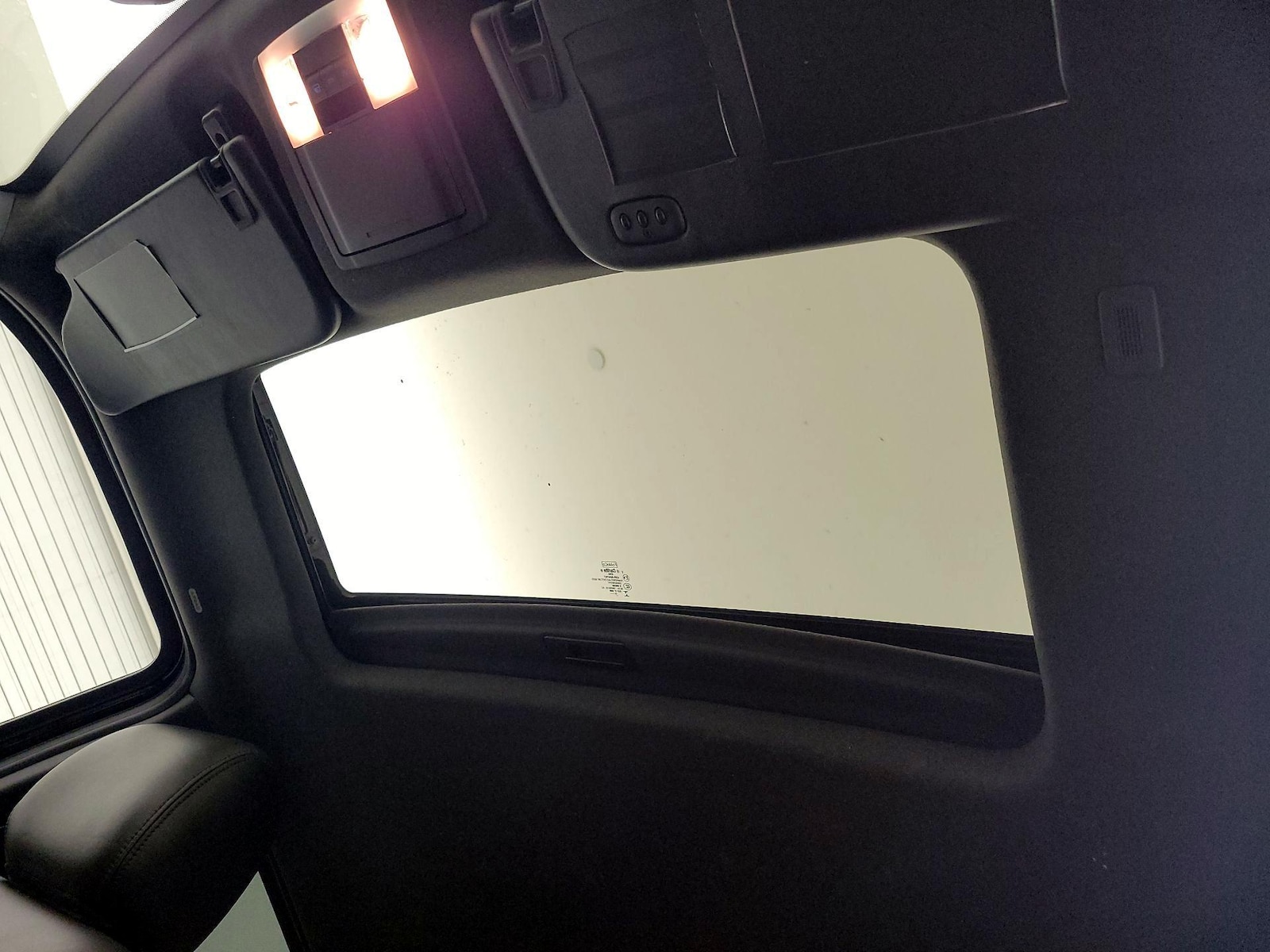 Sunroof(s) & Overhead Airbags