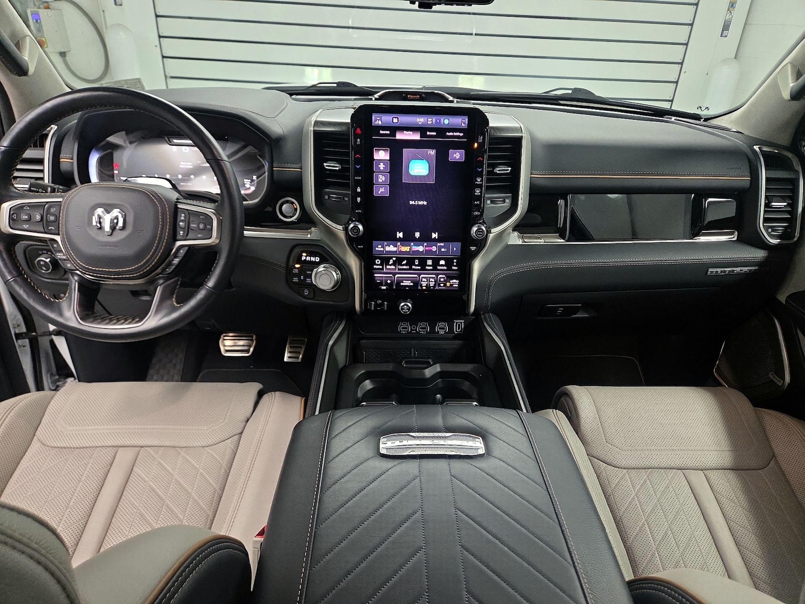 Apple CarPlay® & Android Auto™