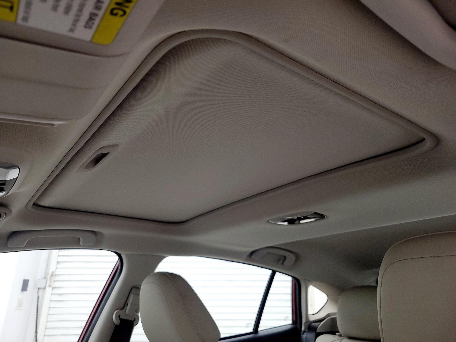 Sunroof(s) & Overhead Airbags