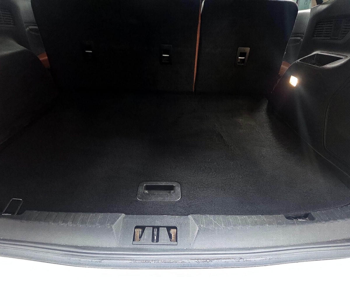 Trunk/Cargo (Seats Up)