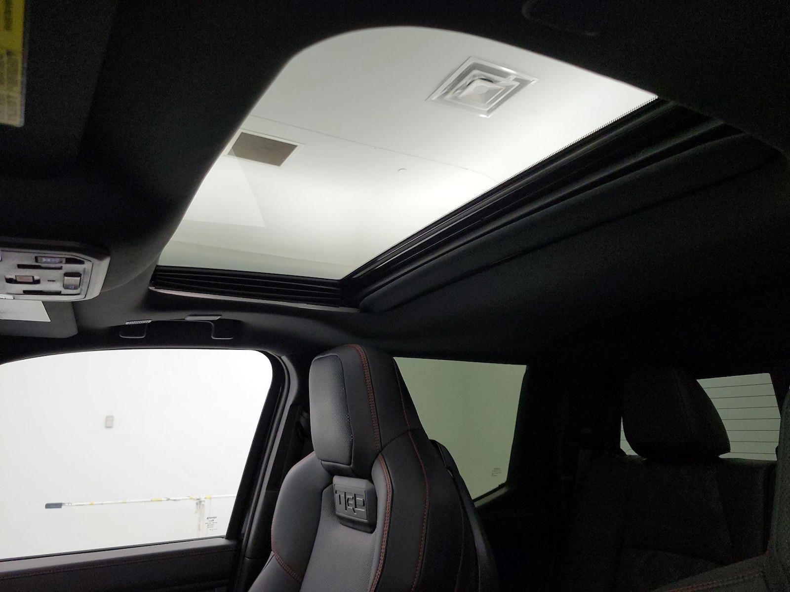 Sunroof(s) & Overhead Airbags