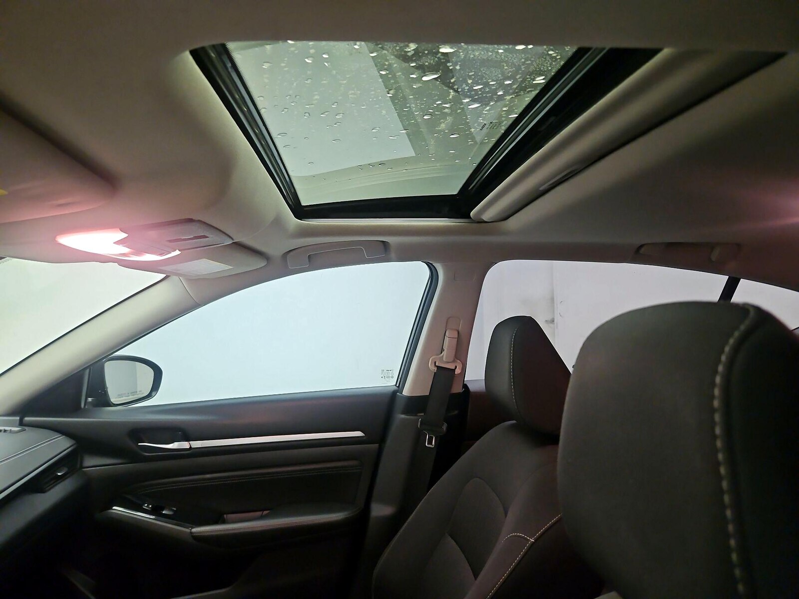 Sunroof(s) & Overhead Airbags