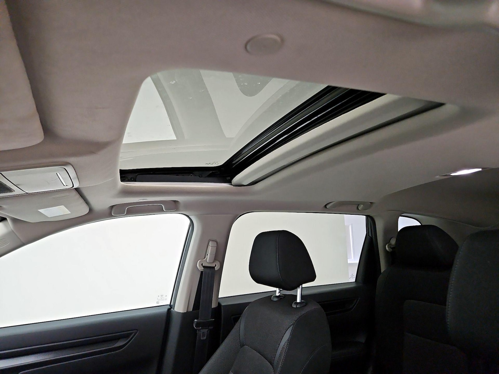 Sunroof(s) & Overhead Airbags
