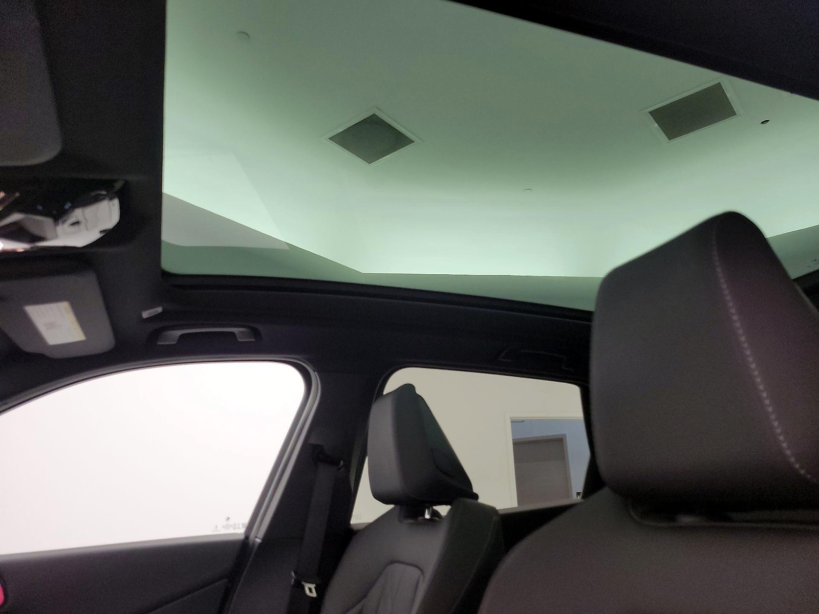 Panoramic Sunroof & Skylight(s)