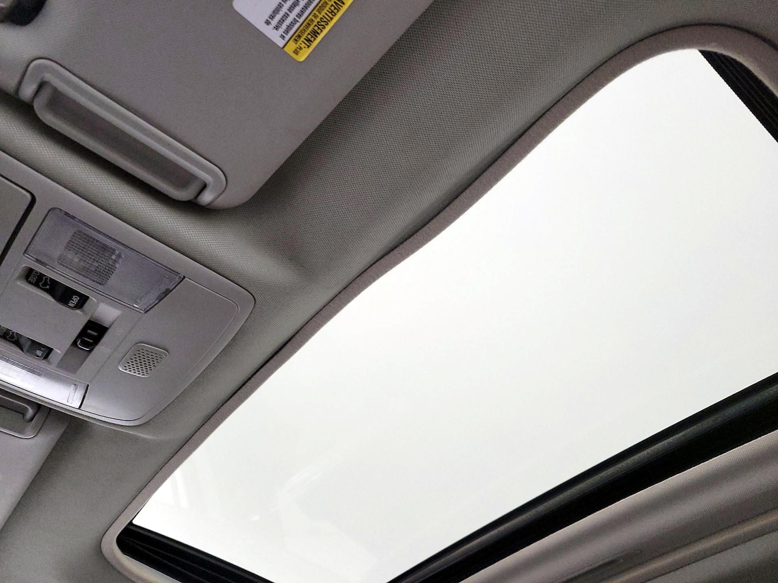Sunroof(s) & Overhead Airbags