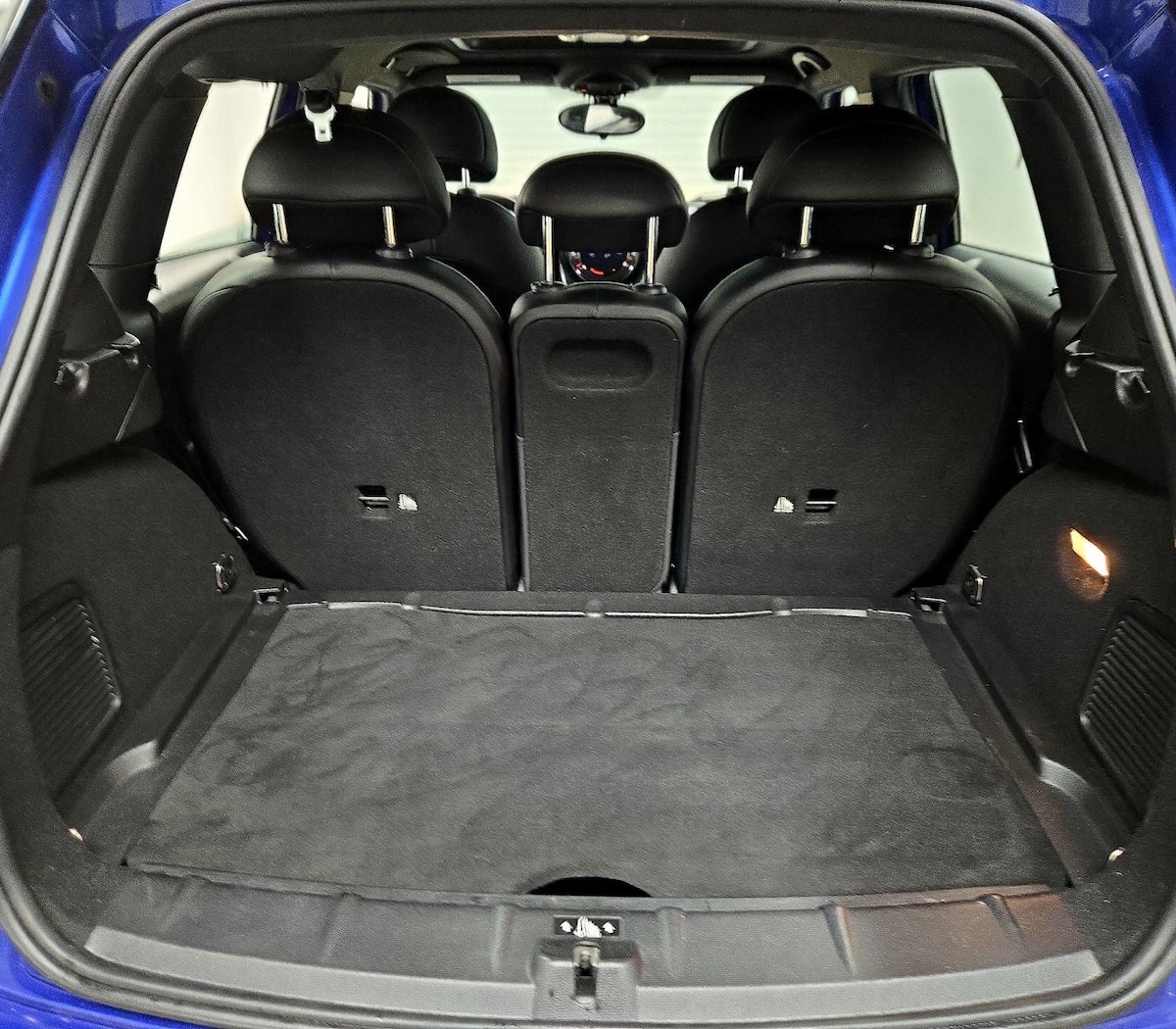 Trunk/Cargo (Seats Up)