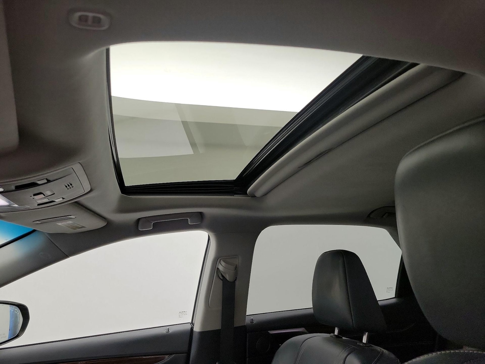 Sunroof(s) & Overhead Airbags